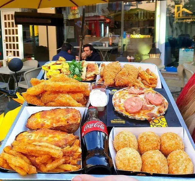 منوی فست فود دیب چیز سعادت آباد: مرغ سوخاری، پیتزا، سیب زمینی پنیری و توپک پنیری. بهترین فست فود تهران برای سفارش آنلاین.