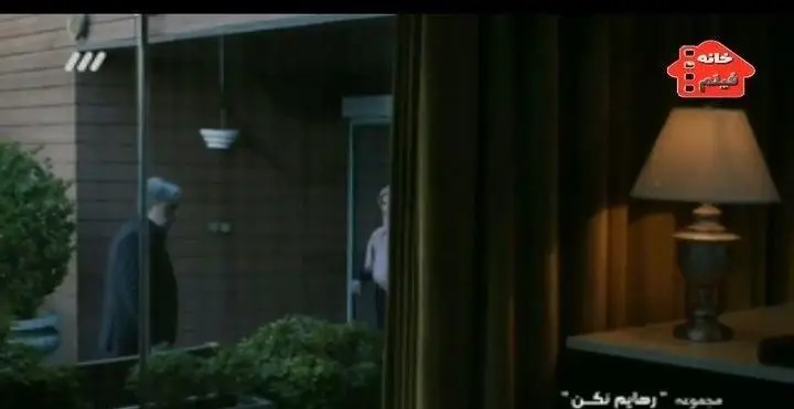 لحظه‌ای از فضای داخلی و بیرونی رستوران نایب ابان، نمایش‌دهنده محیطی دلنشین برای صرف غذا و لذت بردن از لحظات خاص.