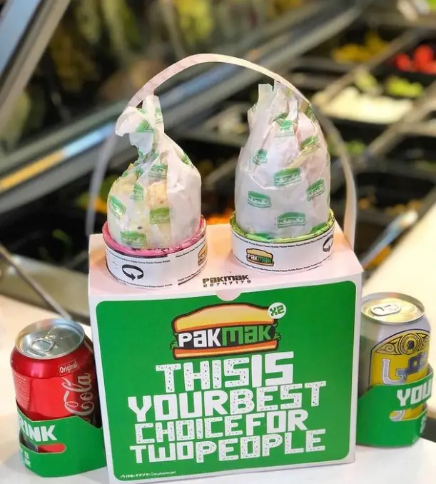 پکیج دونفره فست فود پک مک، بهترین انتخاب شما برای دو نفر، شامل دو ساندویچ و نوشابه، مناسب سفارش بیرون بر.