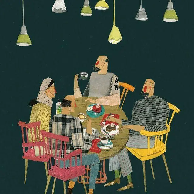 تصویری جذاب از دورهمی دلنشین و دوستانه در کافه کارزین. چهار نفر دور میز نشسته، در حال لذت بردن از نوشیدنی، کیک و دسر.