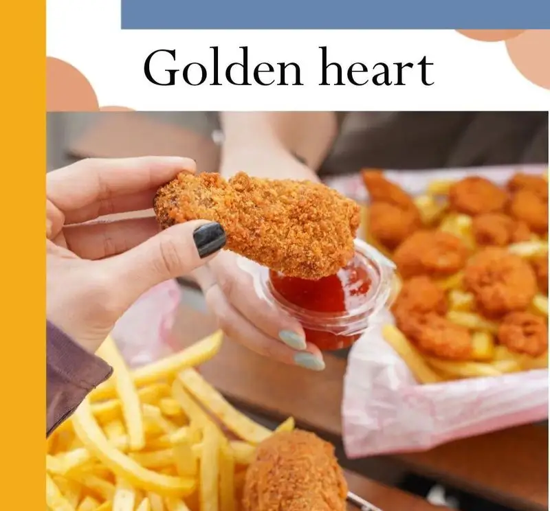 یک تکه مرغ سوخاری ترد و طلایی از فست فود قلب طلایی نیاوران که با سس کچاپ قرمز و سیب زمینی سرخ کرده سرو می شود.