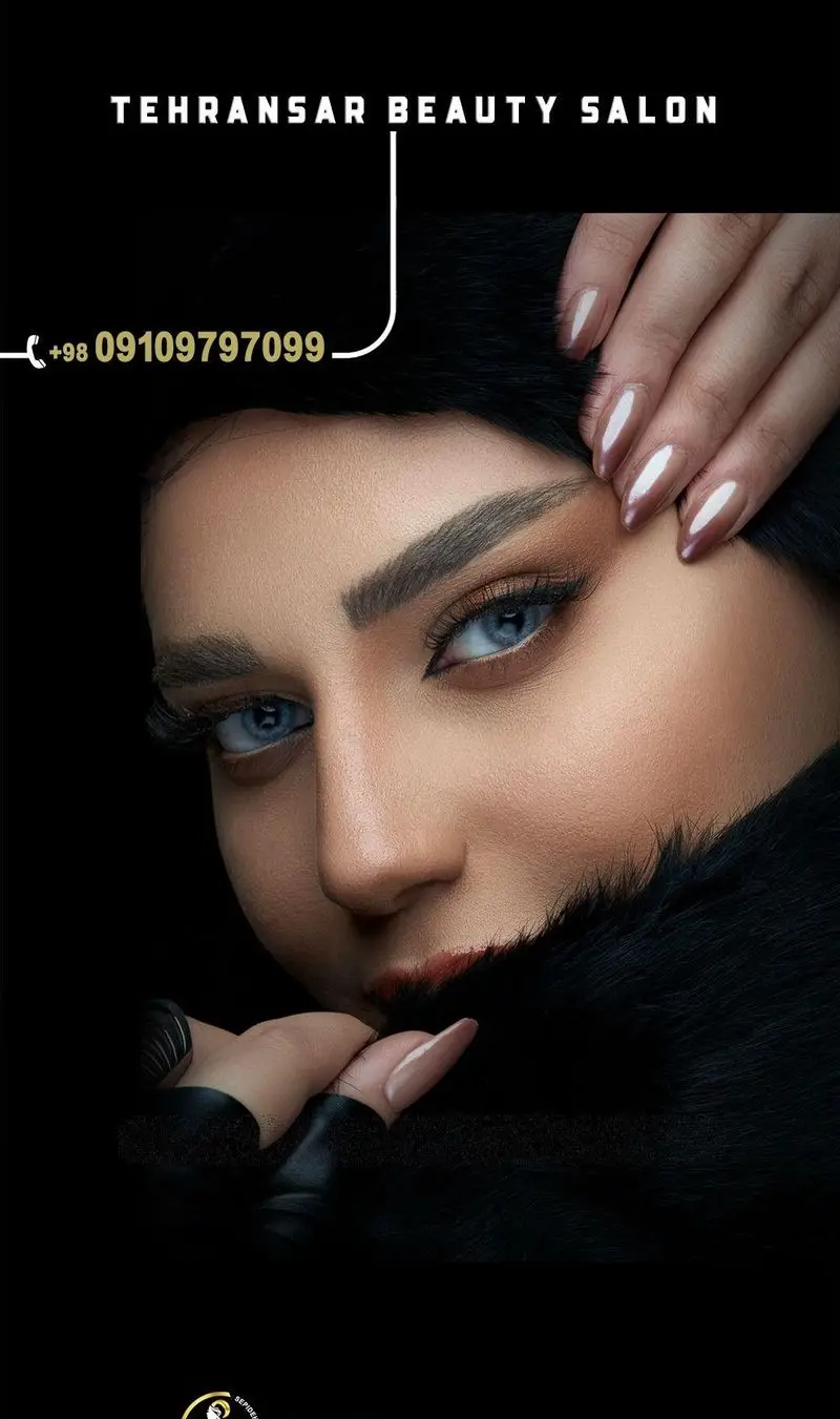 خدمات میکاپ صورت حرفهای و کاشت ناخن نود براق در سالن زیبایی تهرانسر با چشمهای رنگی و آرایش ملایم و شیک زنانه