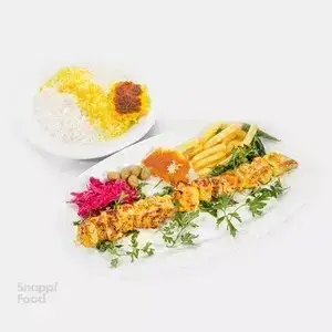 جوجه کباب آبان با برنج زعفرانی، سیب زمینی سرخ کرده، دورچین کامل؛ بهترین انتخاب برای سفارش آنلاین غذای ایرانی و خوشمزه از کباب ابان.