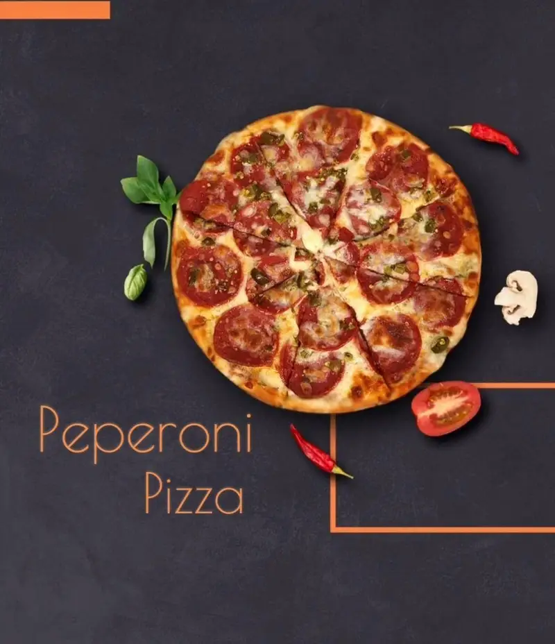 پیتزا پپرونی لذیذ کافه رستوران توژی با تکه‌های فلفل قرمز تند، ریحان تازه، قارچ و گوجه فرنگی. منوی جذاب کافه رستوران توژی.