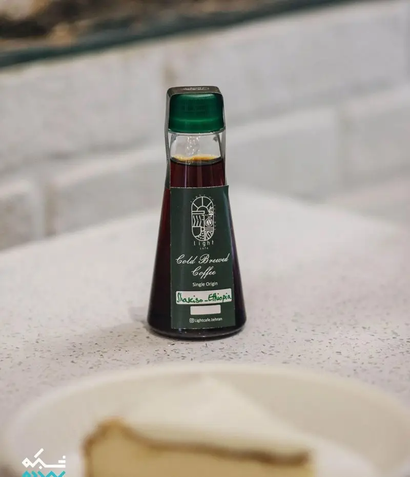 بطری قهوه کلدبرو تک خاستگاه شاکیسو اتیوپی کافه لایت تهران، نوشیدنی خاص و خنک. لذت طعم اصیل قهوه را تجربه کنید.