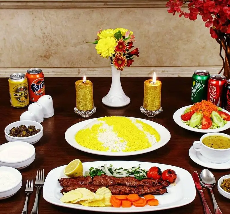 چلوکباب لذیذ و غذای اصیل ایرانی در رستوران اقدسیه. محیطی دلنشین برای تجربه طعم بی نظیر غذاهای سنتی ایرانی. بهترین انتخاب برای ناهار و شام.