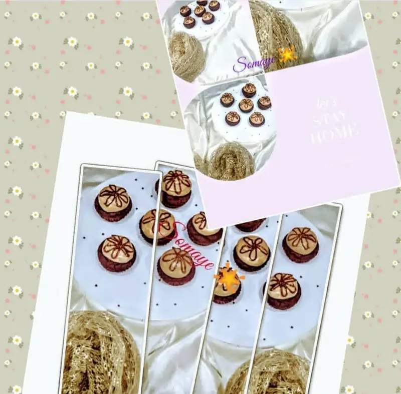 دسرهای جذاب هنرکده کارامل، کاپ‌کیک‌های شکلاتی دست‌ساز با تزئینات زیبا روی سینی سفید، ایده‌آل برای سفارش آنلاین و مهمانی.