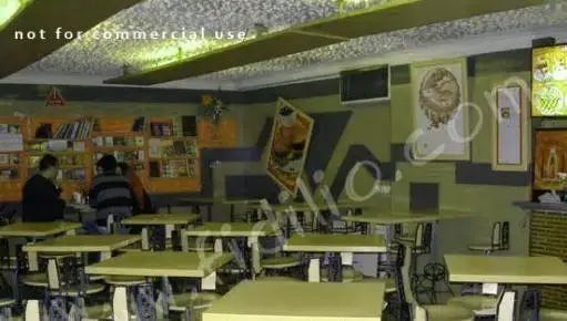 تصویری از محیط داخلی رستوران پیتزا لاوین، با دکوراسیون مدرن و فضایی دلنشین برای صرف پیتزا و غذاهای متنوع در کنار دوستان.