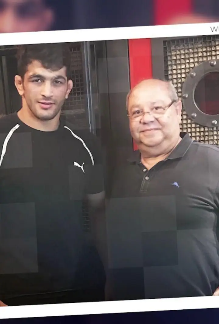 ملاقات ورزشکار و مدیر در برگر 1358 بلوار اباذر، لذت طعم واقعی فست فود در محیطی جذاب و دلپذیر برای مشتریان.