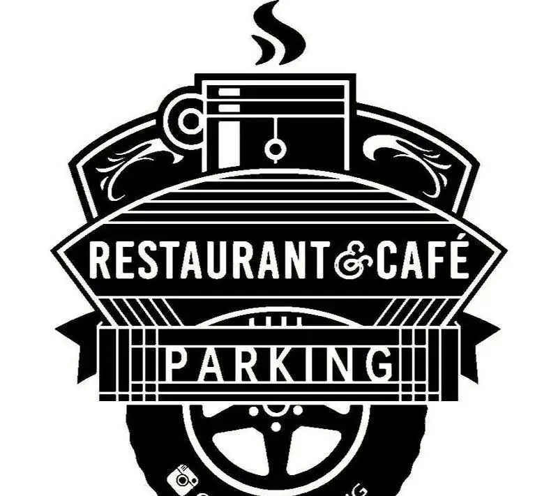 لوگوی جذاب و مدرن سیاه و سفید کافه رستوران و پارکینگ، با نماد فنجان قهوه بخاردار و چرخ خودرو، مناسب برای جستجوی کسب و کارهای خدماتی و رستوران.