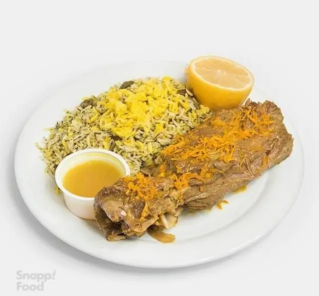 باقالی پلو با ماهیچه مجلسی از کترینگ بزرگ آریانا، غذایی سنتی و لذیذ با عطر و طعمی بی‌نظیر مناسب سفارش آنلاین.