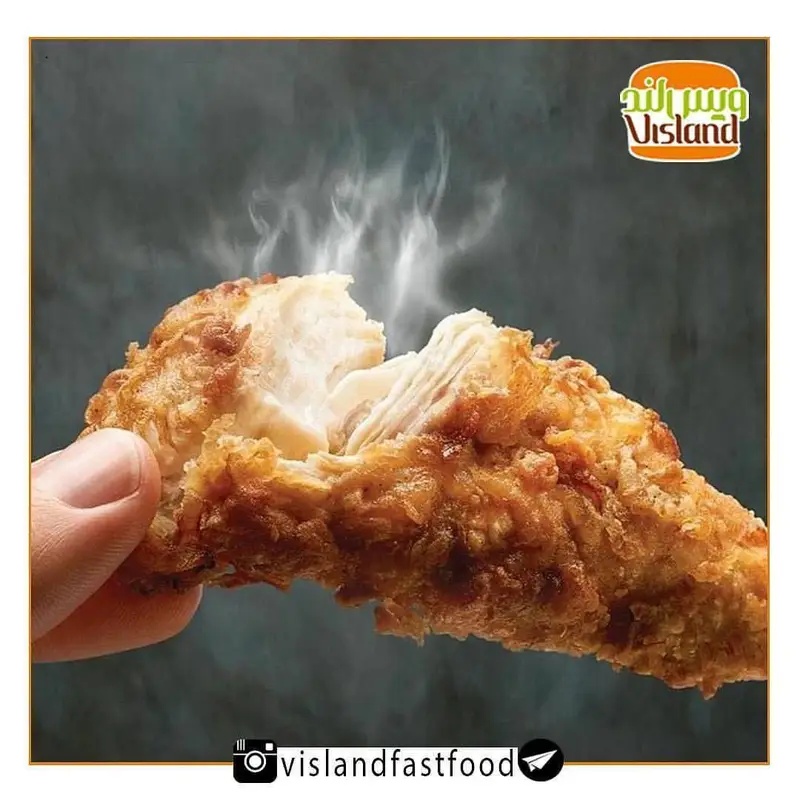 ویسلند: مرغ سوخاری داغ و ترد با بافتی آبدار، آماده برای سفارش از بهترین فست فود. تجربه‌ای لذت‌بخش از غذای تازه.