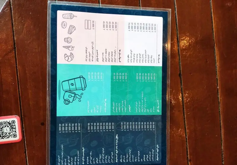 منوی کافه آرمنیا شامل نوشیدنی‌های گرم و سرد، شیک‌ها، کوکتل‌ها، اسموتی‌ها، انواع چای و دمنوش، کیک و دسر با قیمت‌های به روز.