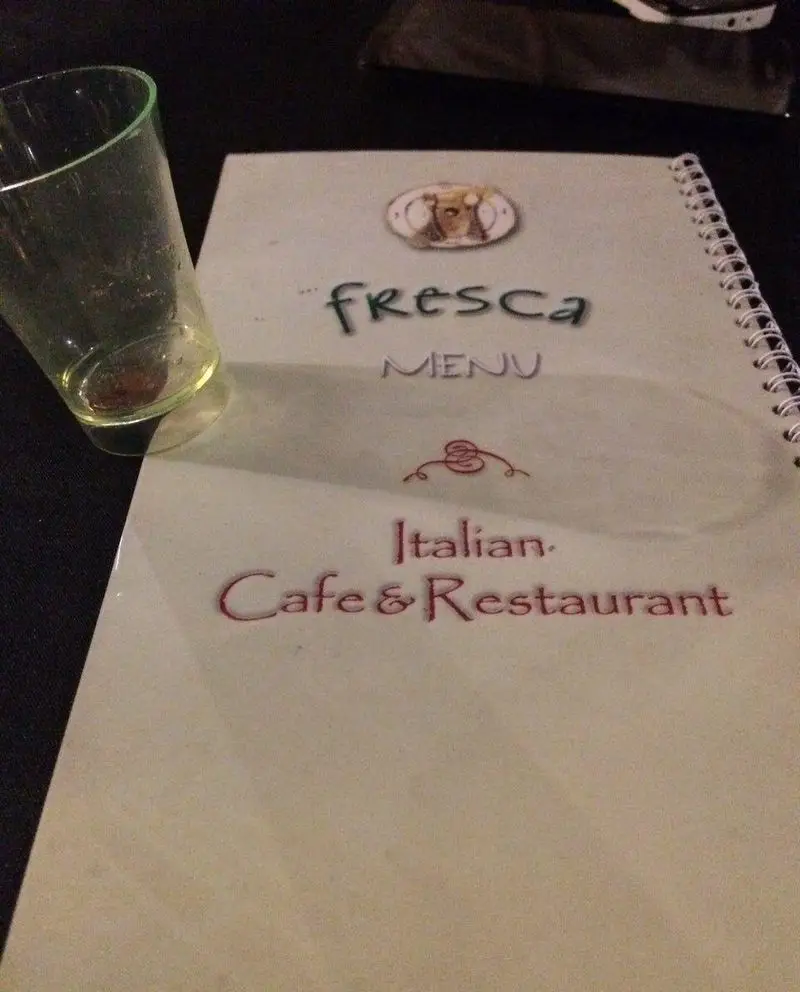 منوی رسمی رستوران و کافه ایتالیایی فرسکا (Fresca) با عنوان "Italian Cafe & Restaurant" و لوگوی برند روی آن دیده می‌شود.