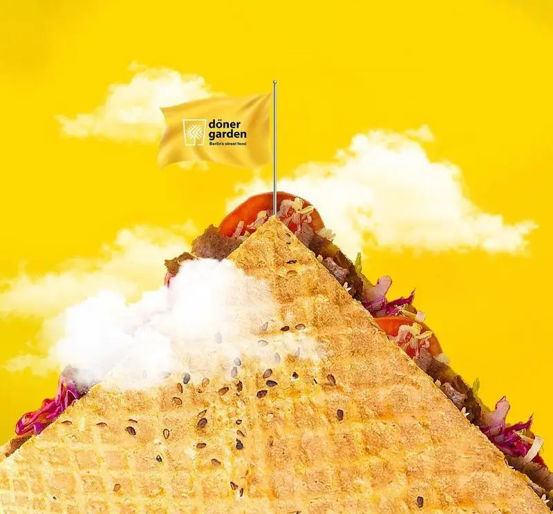 دونر کباب بزرگ و جذاب دونر گاردن پاسداران، نماد اوج کیفیت فست فود در تهران. طعم واقعی غذای خیابانی.