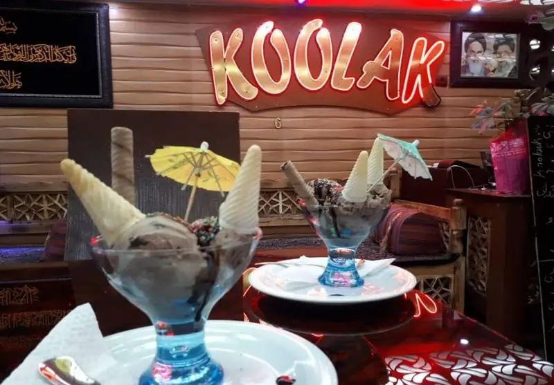 کافه قلیان و سفره خانه سنتی کولاک: لذت بستنی‌های تزیین شده در محیطی گرم و دلنشین با دکوراسیون سنتی، انتخابی ایده‌آل برای اوقات فراغت.