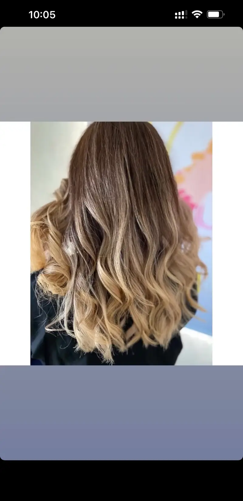 نمونه کار رنگ و لایت مو به سبک بالیاژ نسکافه ای دخترانه با کرلی موج دار ملایم در سالن زیبایی و خدمات تخصصی رنگ مو