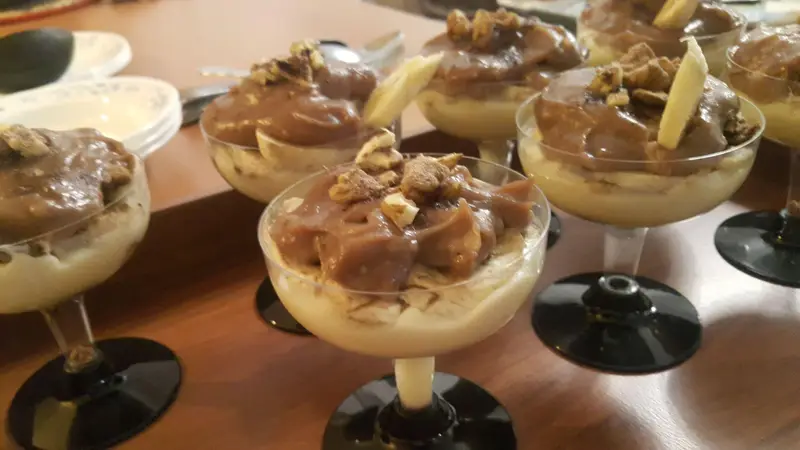 سفارش کاپ‌های دسر فینگرفود سی بل، دسر تک نفره مجلسی با لایه‌های کرمی و شکلاتی، گزینه‌ای عالی برای پذیرایی جشن و مهمانی شما.