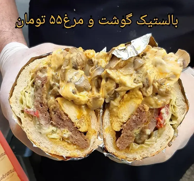 ساندویچ حجیم بالاستیک گوشت و مرغ با قارچ و سس مخصوص، از پرفروش ترین های پیتزا و کباب ترکی علی بابا برای فست فود.