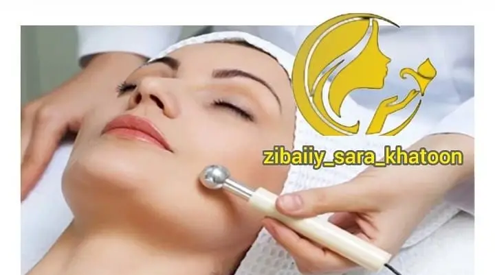 مراحل انجام فیشیال تخصصی و جوانسازی پوست صورت با دستگاه مدرن در سالن زیبایی سارا خاتون برای رفع چین و چروک صورت