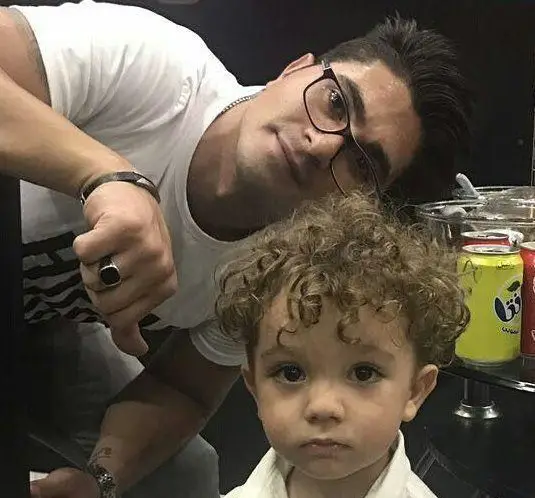 میهمانان در فضای گرم و دلنشین رستوران و سفره خانه سنتی دنج، با کودکان خود لحظات به یاد ماندنی را سپری می‌کنند. تجربه ای عالی برای خانواده‌ها.