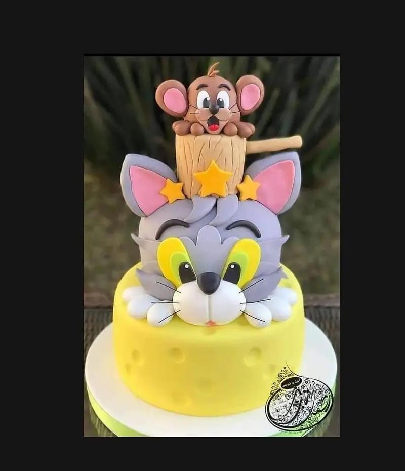 کیک فوندانت سفارشی تام و جری از قنادی اصل تبریز، با جزئیات دقیق و رنگارنگ، ایده‌آل برای جشن تولد کودکان و طرفداران این کارتون.