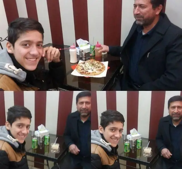 تصویری از مشتریان خندان در شهر پیتزا که در حال صرف پیتزای داغ و نوشیدنی هستند. محیط دلپذیر برای تجربه طعم لذیذ.