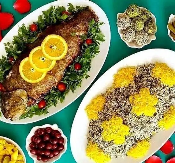 سفره غذای مجلسی رستوران ماهی سفید با ماهی سفید درسته، سبزی پلو زعفرانی و دسرهای سنتی ایرانی
