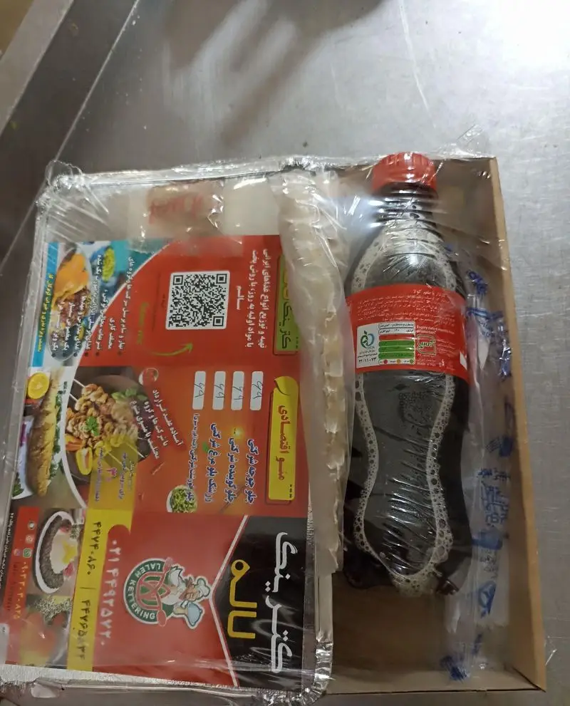 بسته‌بندی نهایی و بهداشتی کترینگ و تهیه غذای لاله، شامل غذای گرم، منو و نوشابه. سفارش آنلاین با کیفیت.