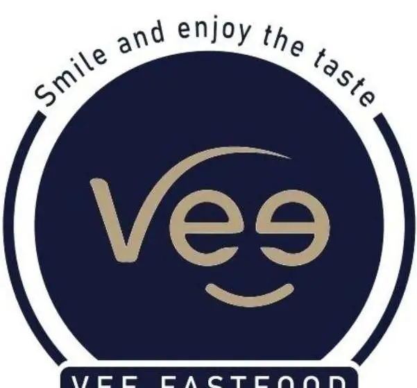 لوگوی ویژه فست فود Vee با رنگ‌های آبی تیره و طلایی، نمایشگر لبخند و لذت طعم غذا، مناسب برای برندینگ رستوران فست فود.