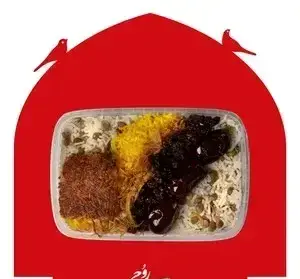 دیس غذای ایرانی روحی اکسپرس شهرک غرب شامل زرشک پلو، عدس پلو و خورشت آلو، آماده برای بیرون بر. کترینگ غذای سنتی.