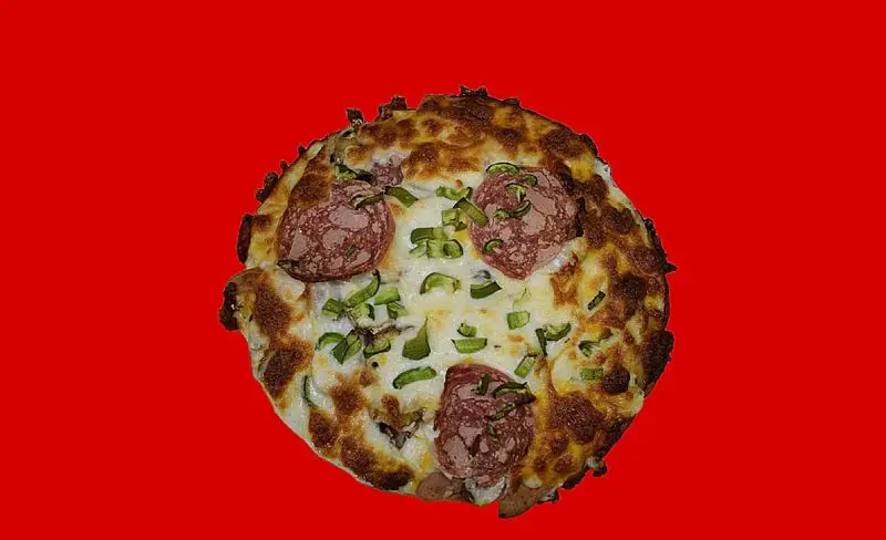 پیتزا و ساندویچ شقایق: پیتزای داغ و خوشمزه با پپرونی، فلفل سبز و پنیر فراوان. بهترین انتخاب برای سفارش آنلاین پیتزا.