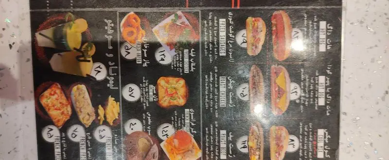 منوی فست فود پاییز شامل هات داگ، سوسیس سرخ شده، رست بیف، رست چیکن، پاستا، سیب زمینی، پیاز سوخاری، لیموناد و موهیتو.