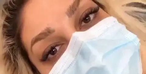 خدمات حرفه‌ای لیفت ابرو و کاشت مژه طبیعی برای خانم‌ها در سالن زیبایی با رعایت کامل پروتکل‌های بهداشتی و کیفیت بالا