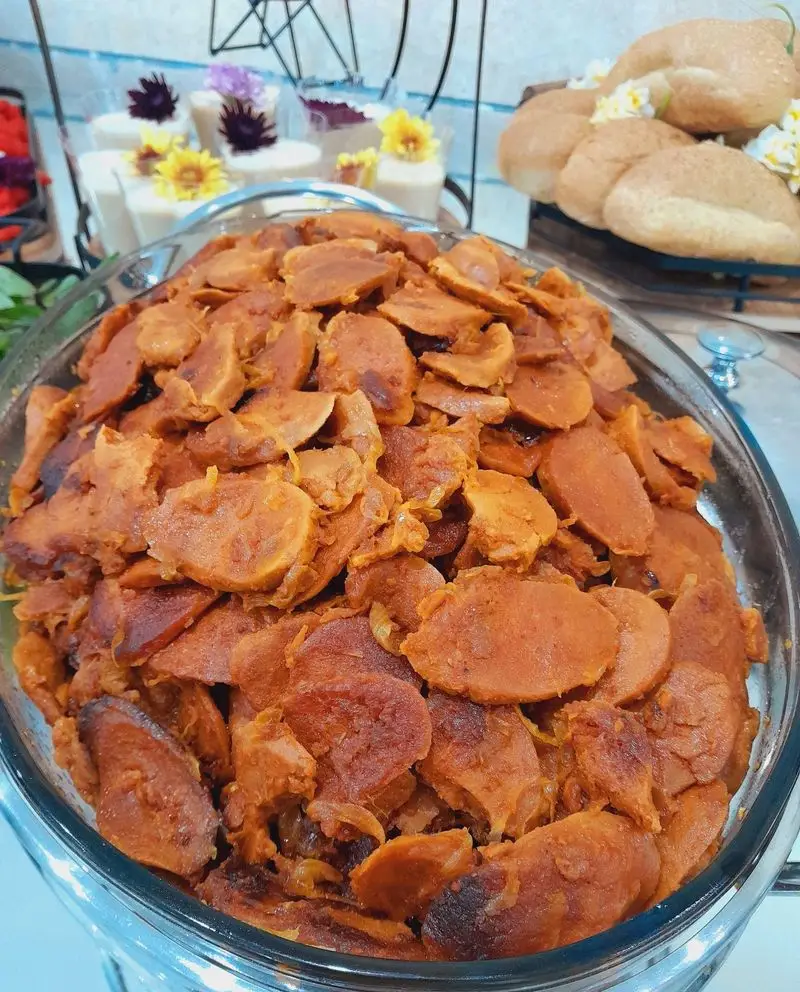 گروه تشریفاتی lemon: بوفه مجلل غذای ایرانی شامل خورشت لذیذ، دسر و نان تازه. کترینگ ویژه مجالس و رویدادها.