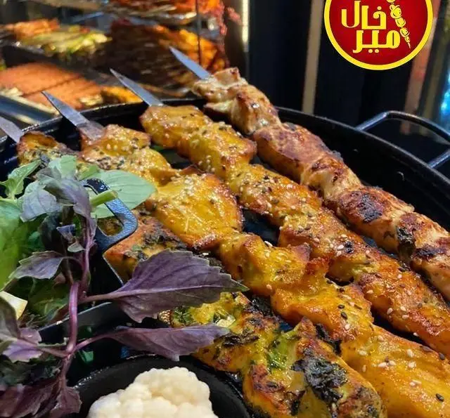 کباب‌های تازه و خوش طعم مرغ و گوشت در جگرسرای امیرخان (گل یخ)، بهترین مقصد برای لذت بردن از کباب ایرانی اصیل