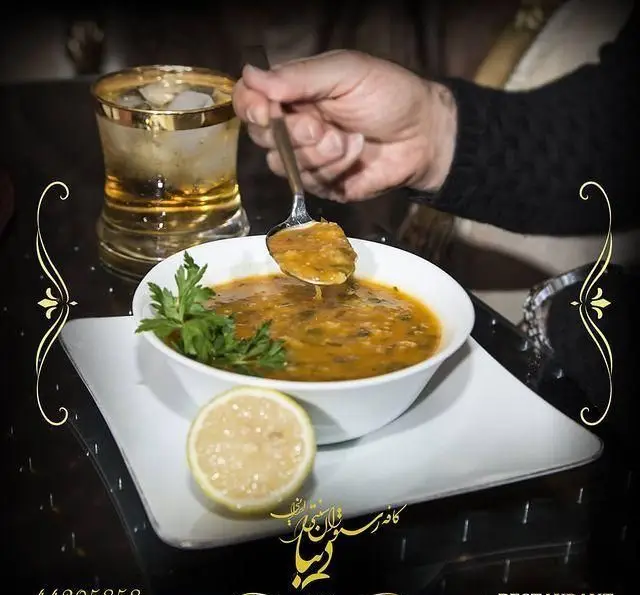 آش سنتی خوش طعم کافه رستوران دیبا، بهترین انتخاب برای تجربه غذای اصیل ایرانی در محیطی دلنشین و آرامش‌بخش.
