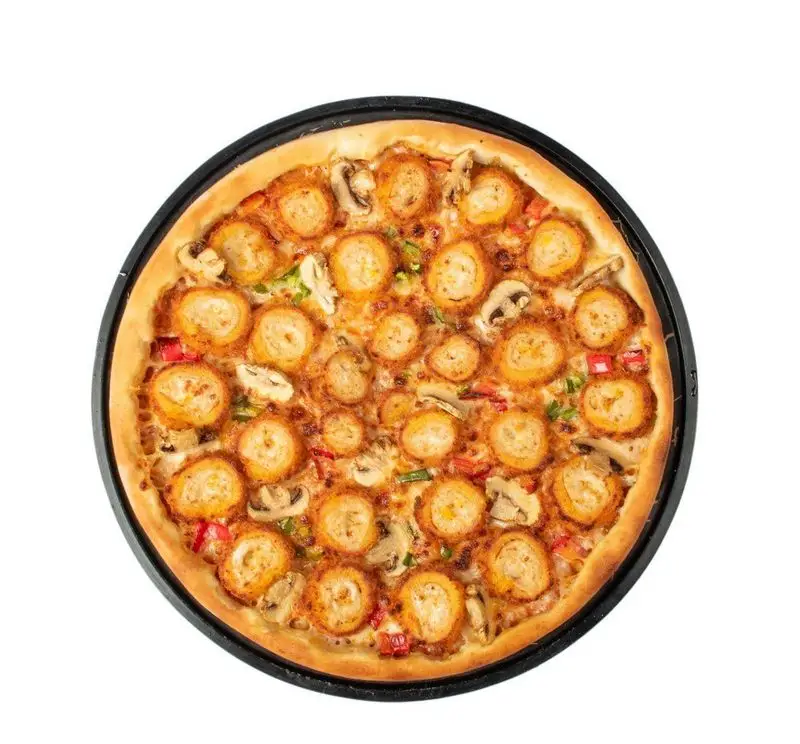 پیتزا مخصوص فست فود کامنت با تکه‌های مرغ سوخاری، قارچ و فلفل دلمه‌ای، خوشمزه و داغ، بهترین انتخاب برای ناهار و شام.