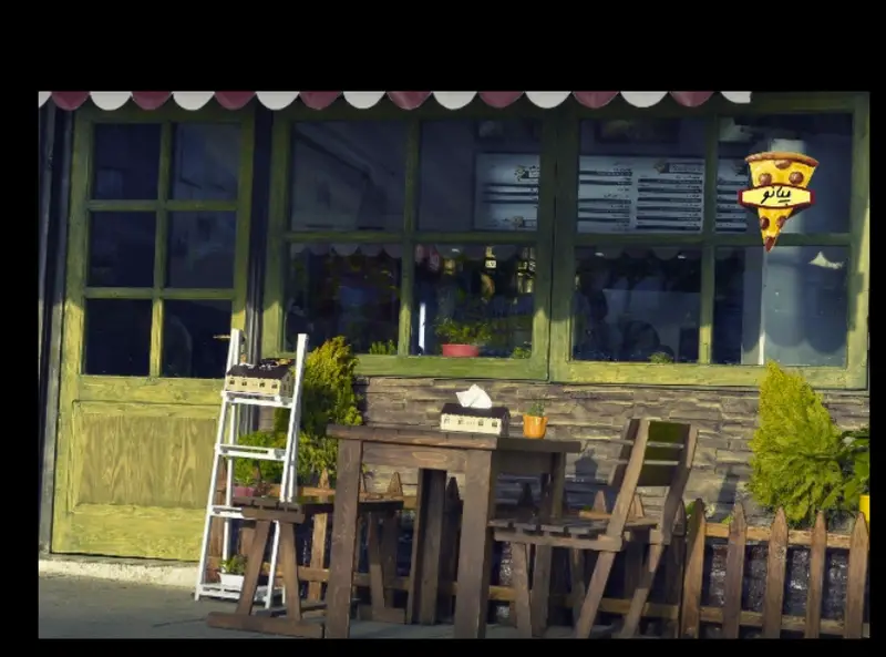 دکوراسیون خارجی فست فود و کافه پیانو با میز و صندلی چوبی در فضای باز، تابلوی پیتزا و منوی رستوران.