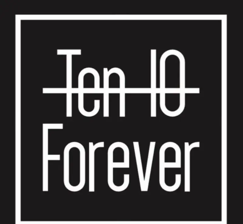 لوگوی رسمی رستوران 10forever با نوشتار سفید "Ten 10 Forever" و خطی افقی، روی پس‌زمینه مشکی. طراحی مدرن و مینیمال این رستوران.