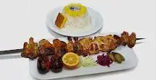 انواع چلو کباب لذیذ رستوران چلوکبابی ناب شامل جوجه کباب و کباب کوبیده با برنج زعفرانی، مناسب سفارش آنلاین و حضوری.