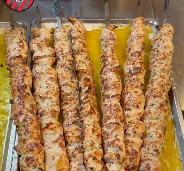 تصویری از سیخ‌های کباب جوجه گریل شده و لذیذ کبابچی اکسپرس (شعبه اکباتان)، با طعم و عطر بی‌نظیر، آماده برای سفارش شما.