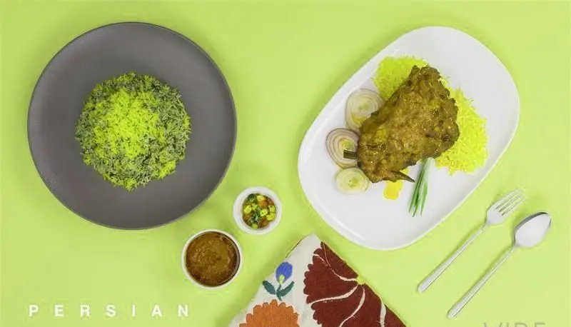 غذای اصیل ایرانی از رستوران وایب: پلو سبزی معطر، ران مرغ با برنج زعفرانی، پیاز و سس‌های خانگی. طعم‌های بی‌نظیر پارسی را تجربه کنید.