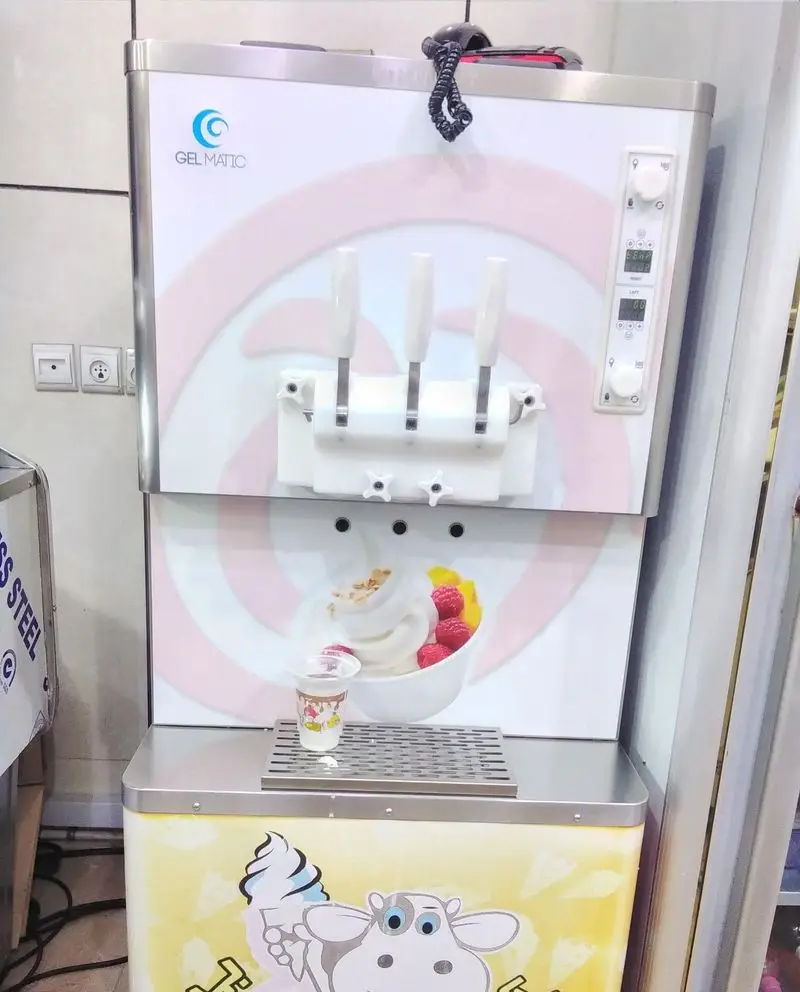 دستگاه بستنی قیفی و ماست بستنی ژل ماتیک برای بستنی ونیز، با سه نازل و نمایشگر دیجیتال، مناسب کسب و کارهای بستنی فروشی.