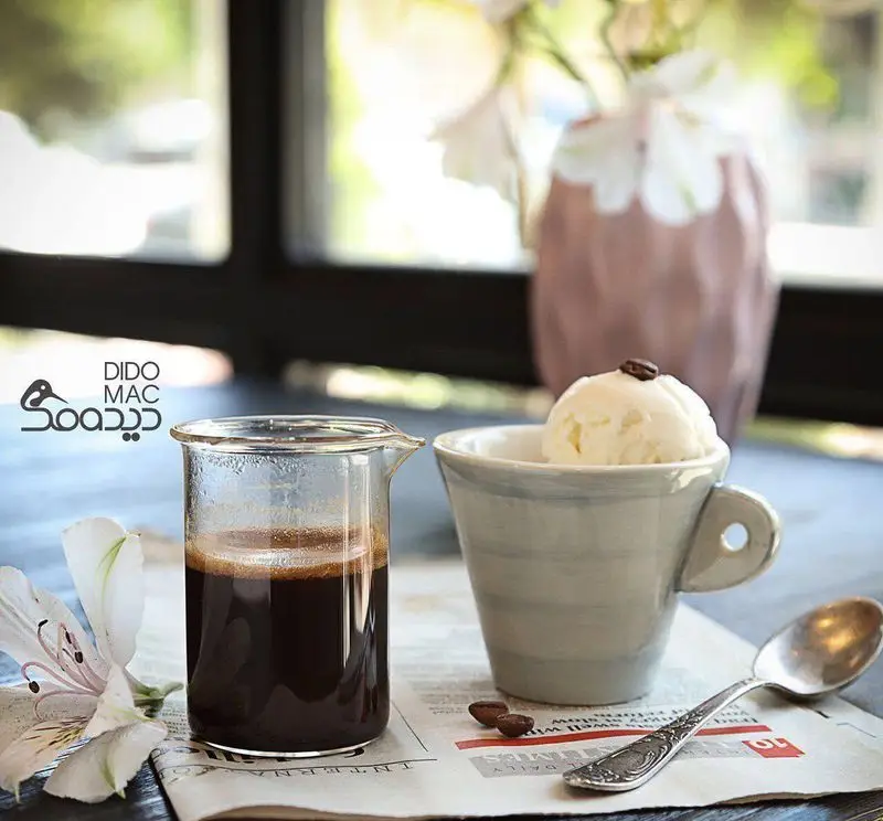 افوگاتو جذاب کافه دیدومک: قهوه اسپرسو داغ با بستنی وانیلی خنک، ایده‌آل برای دوستداران قهوه و دسر. منوی کافه دیدومک.