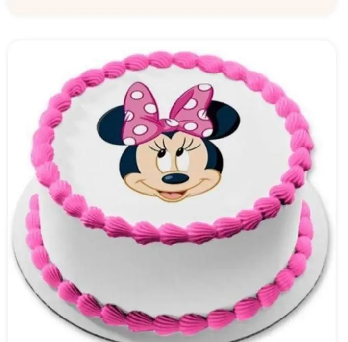 کیک تولد مینی موس کارتونی جذاب با طرح محبوب والت دیزنی، روکش سفید و تزیینات صورتی، از قنادی سهند برای دختران.