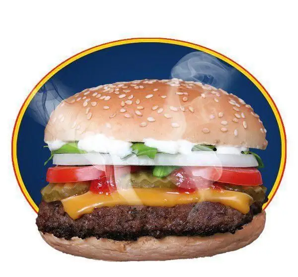همبرگر داغ و خوشمزه ساندویچ جمال با نان کنجدی، گوشت گوساله تازه، پنیر چدار آب شده، گوجه، پیاز و خیارشور.