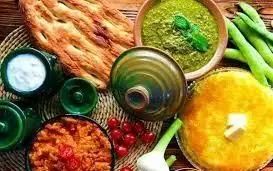 گیلان خوراک تالش: سفره‌ای کامل از غذاهای محلی گیلانی و تالشی شامل نان، ماست، خوراک سبز، برنج زرد، باقالی و مخلفات تازه شمالی.