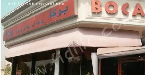 نمای اصلی و ورودی رستوران ایتالیایی بوکا، با تابلوی قرمز و لوگوی "BOCA"، متخصص در پیتزا، پاستا و غذاهای گریل.