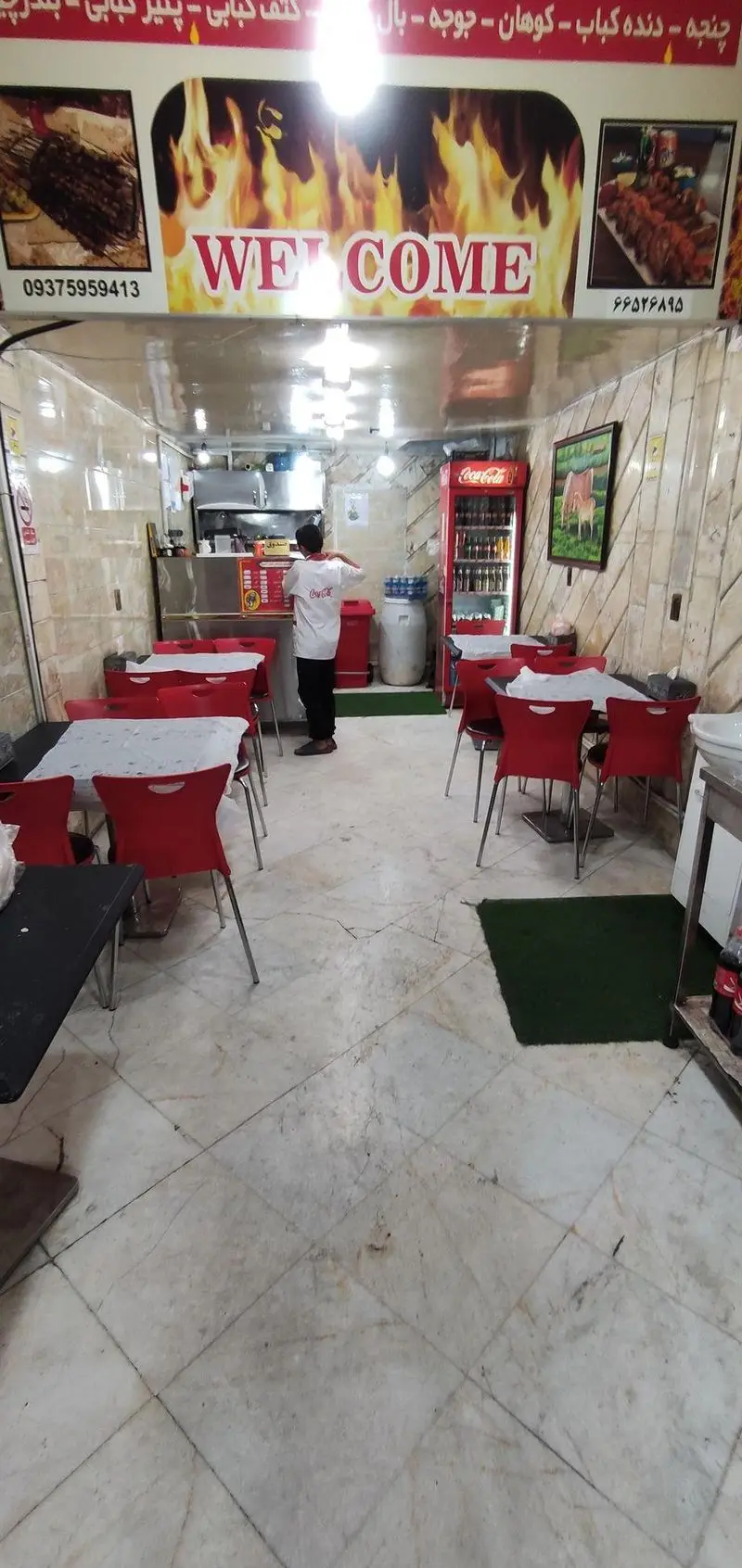 تصویر داخلی جگرسرای ستارخان، رستورانی تمیز و آماده پذیرایی. با منوی متنوع جگر و انواع کباب در محیطی دلنشین.